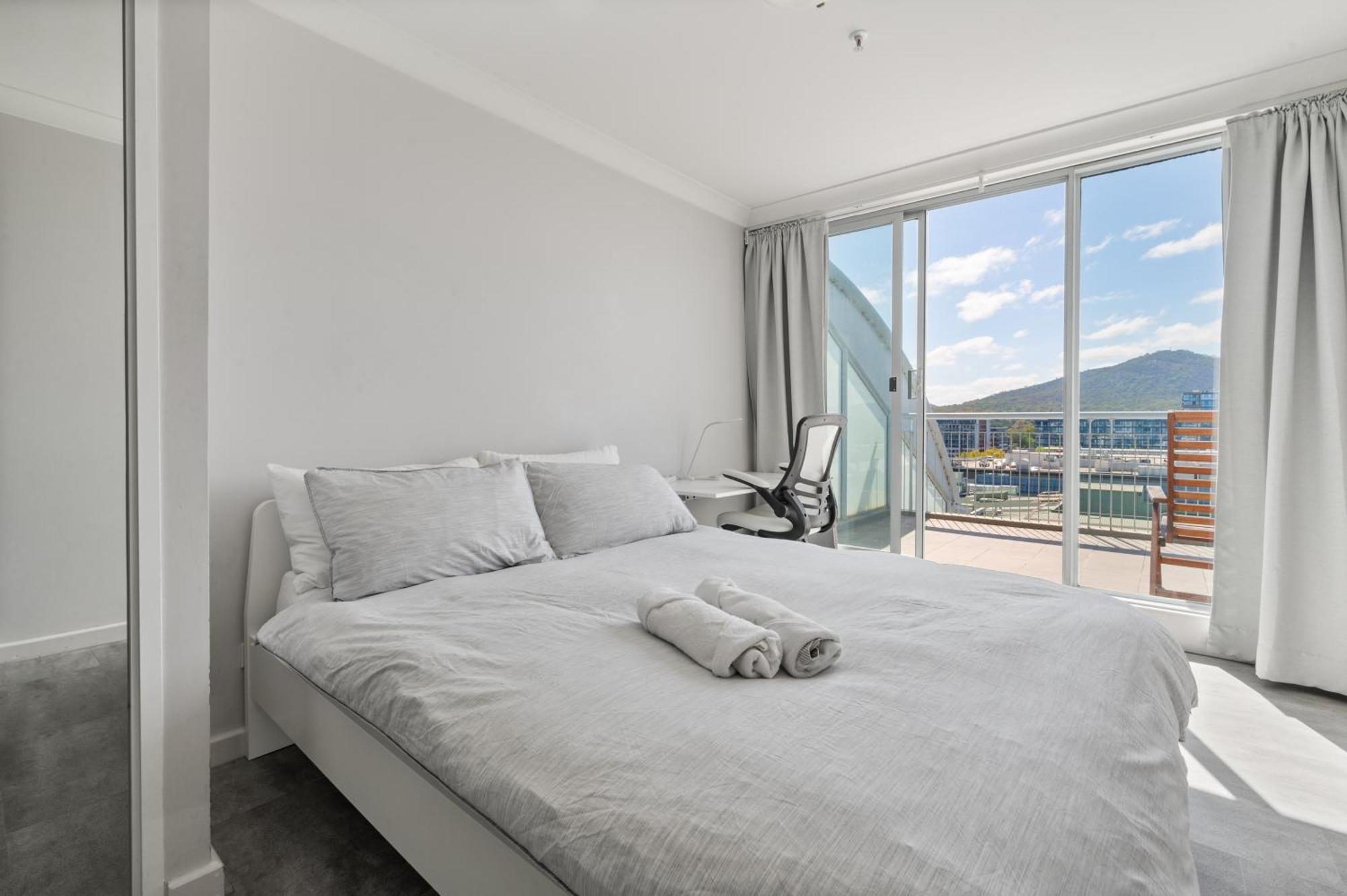 Spacious Ensuite Room In A City Centre Duplex Apartment-2 Canberra Exterior photo