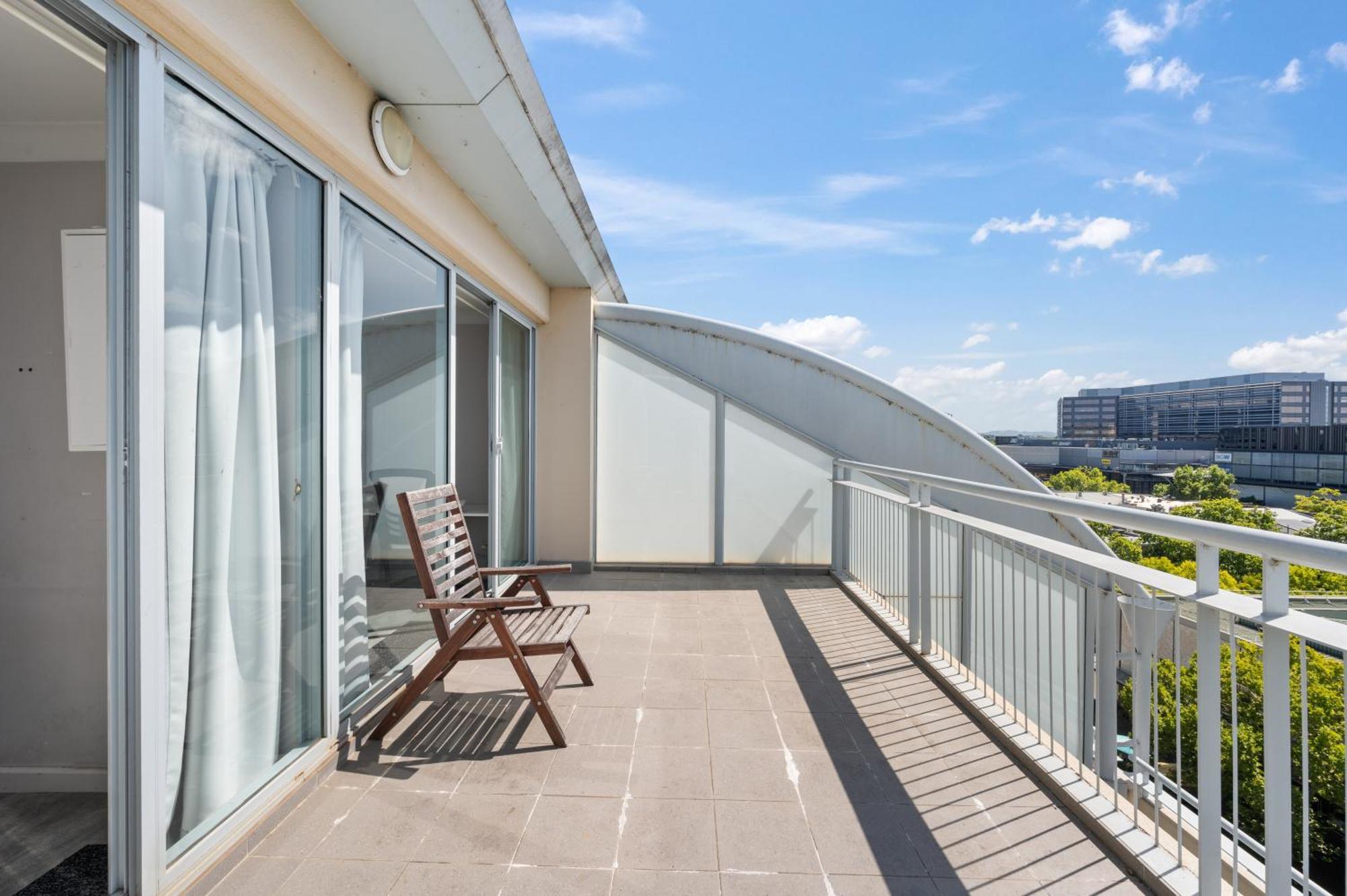 Spacious Ensuite Room In A City Centre Duplex Apartment-2 Canberra Exterior photo